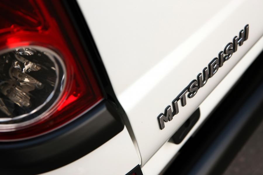 Детали экстерьера Mitsubishi L200 Black Barbarian 2012 года  (UK) (фото 39 из 68)